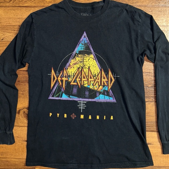 Def Leppard • Concert T-Shirt • World Tour 1983-84 • Medium • Long Sleeve - Picture 3 of 10